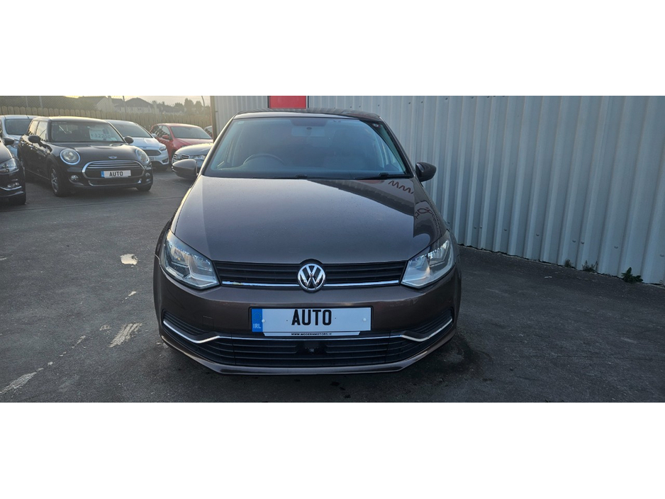 2015 Volkswagen Polo - image 3