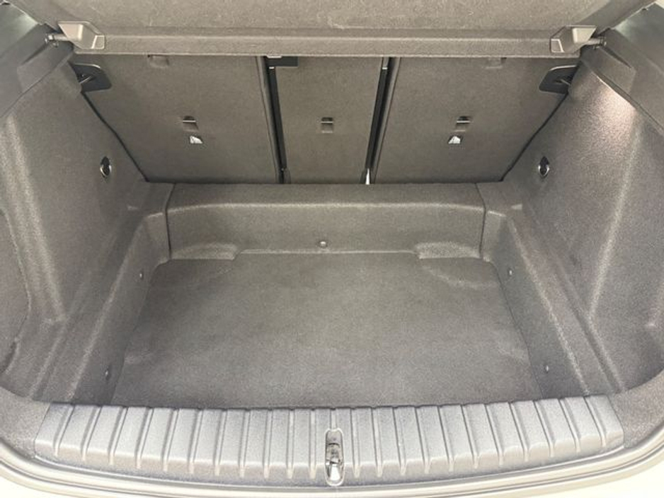 2020 BMW 1 Series - image 24