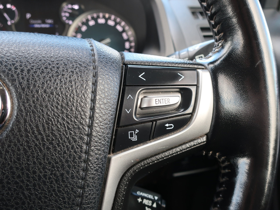 2022 Toyota Landcruiser - image 11