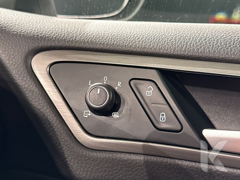 2017 Volkswagen Golf - image 26