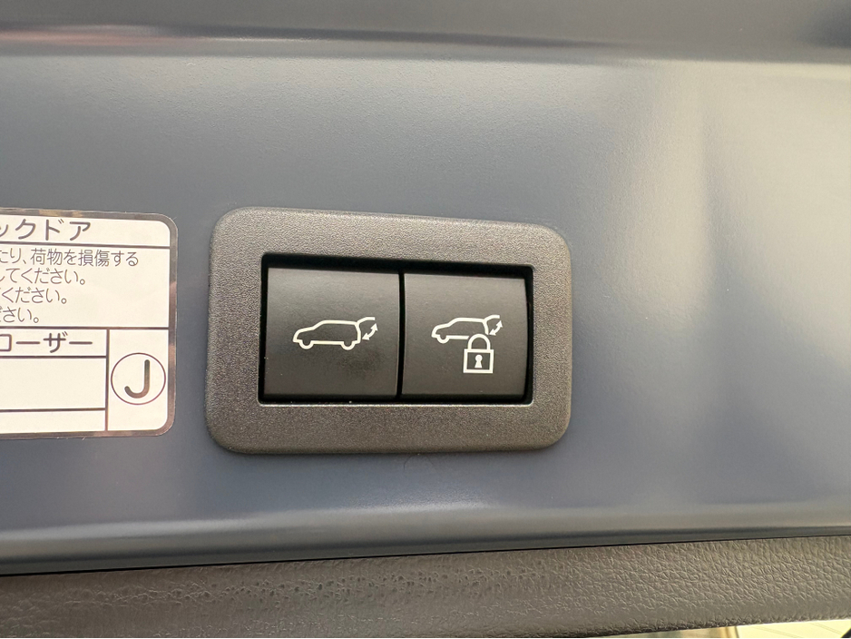 2023 Toyota Corolla Cross - image 19