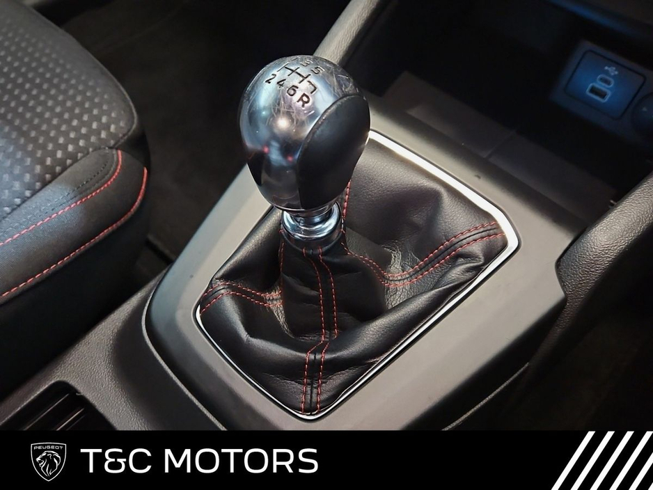 2023 Ford Focus - image 9