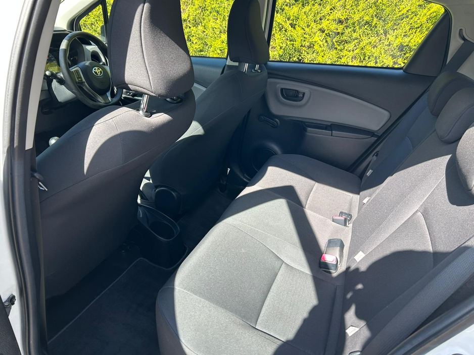 2016 Toyota Yaris - image 17