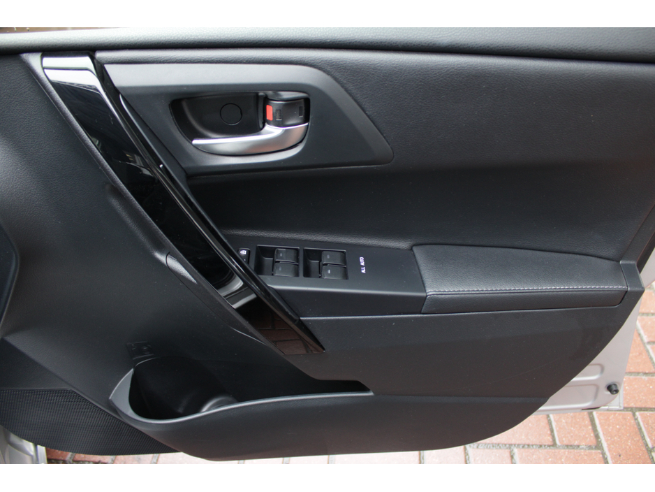 2017 Toyota Auris 1.8 HYBRID 5DR HATCHBACK AUTO  //1 OWNER CAR WITH ONLY 22,000 KM'S // BUY WITH CONFIDENCE AA AND SIMI APPROVED DEALER 2026 // FINANCE ARRANGED // ALL TRADE INS WELCOME // €16,950