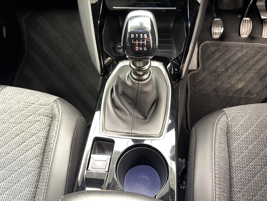 2025 Peugeot 2008 - image 16