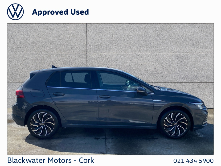 2023 Volkswagen Golf - image 6