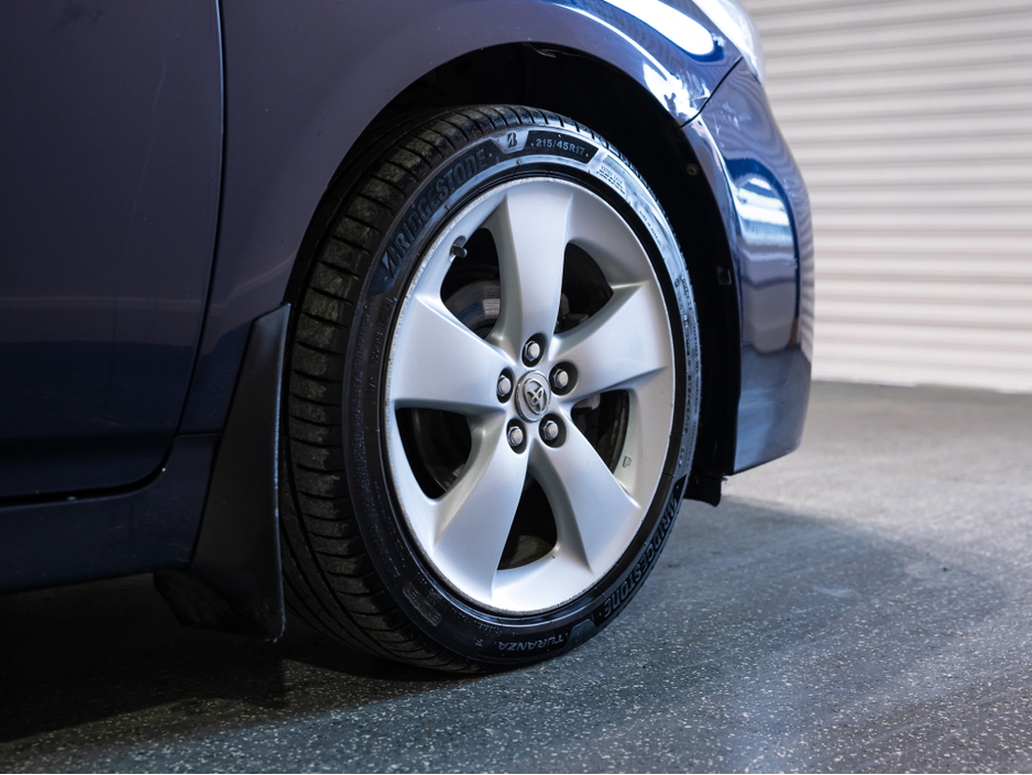 2015 Toyota Prius - image 11