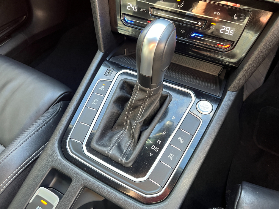 2021 Volkswagen Passat - image 18