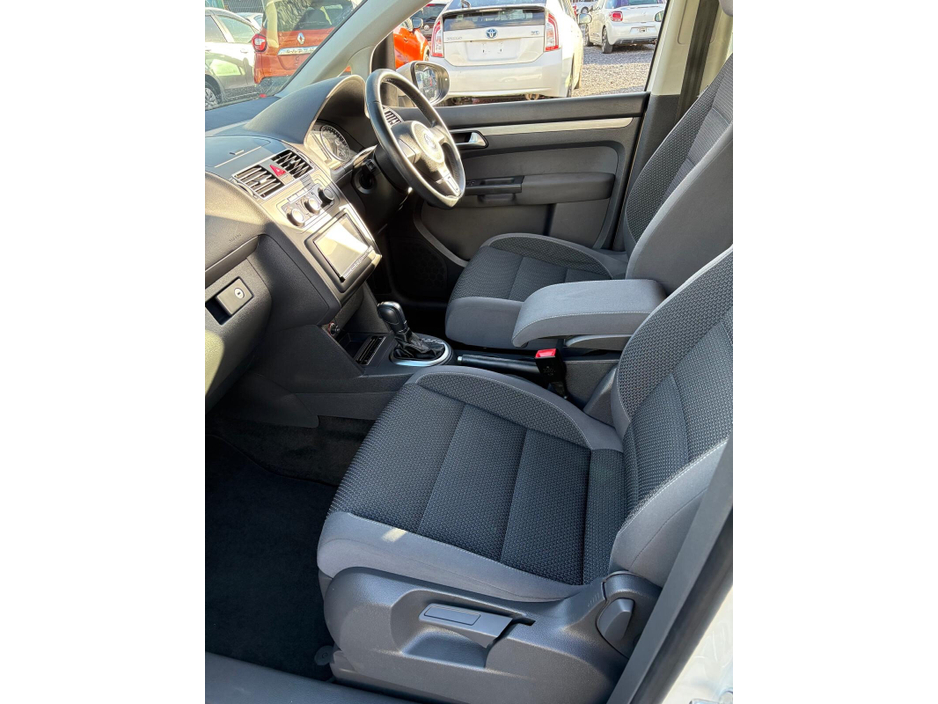 2014 Volkswagen Touran - image 12