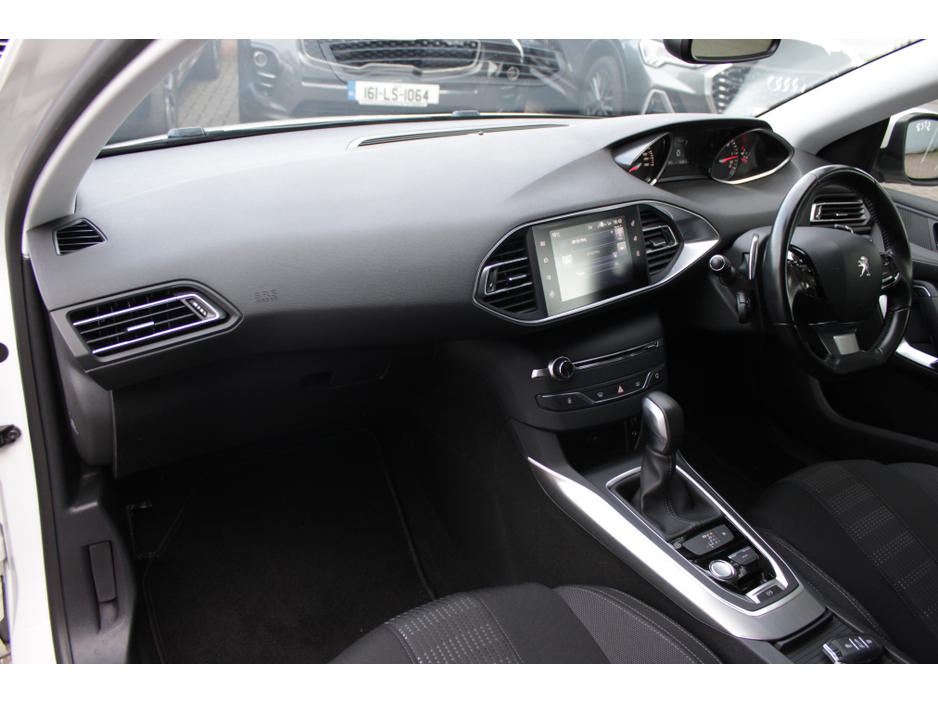 2017 Peugeot 308 - image 20