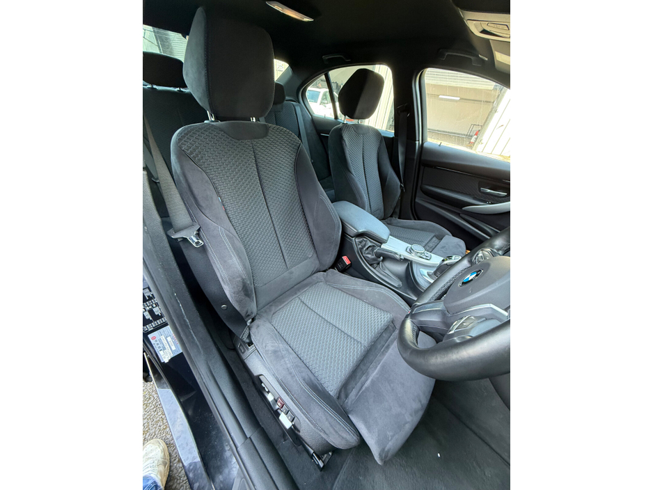 2016 BMW 3 Series - image 10