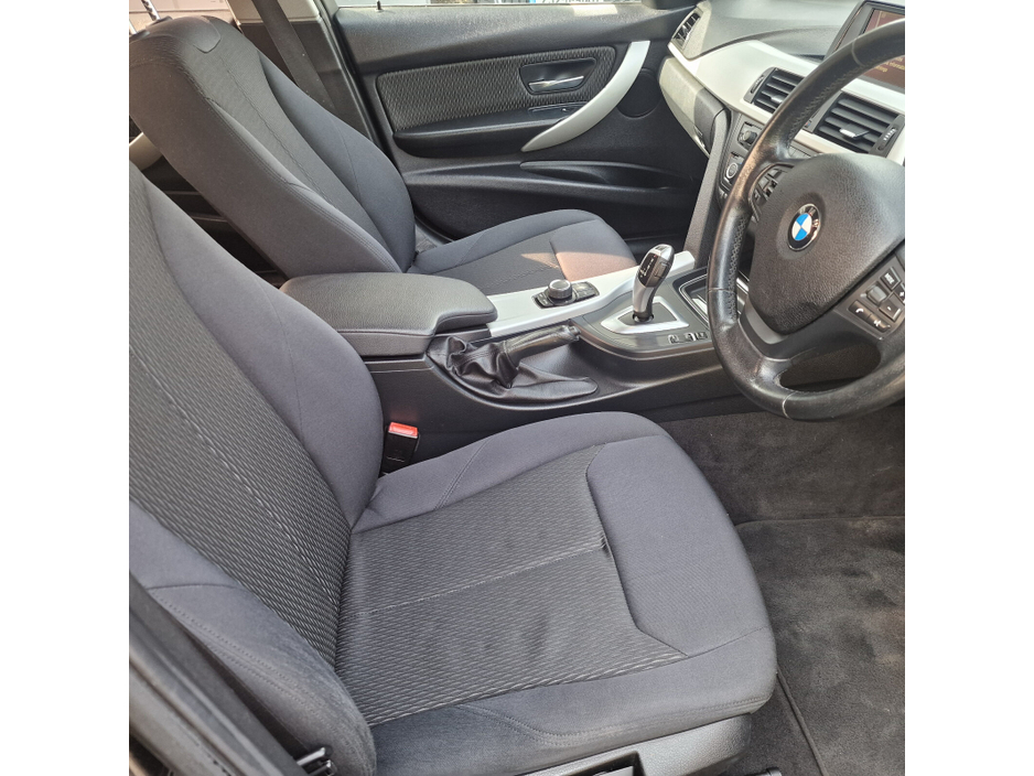 2013 BMW 3 Series - image 10