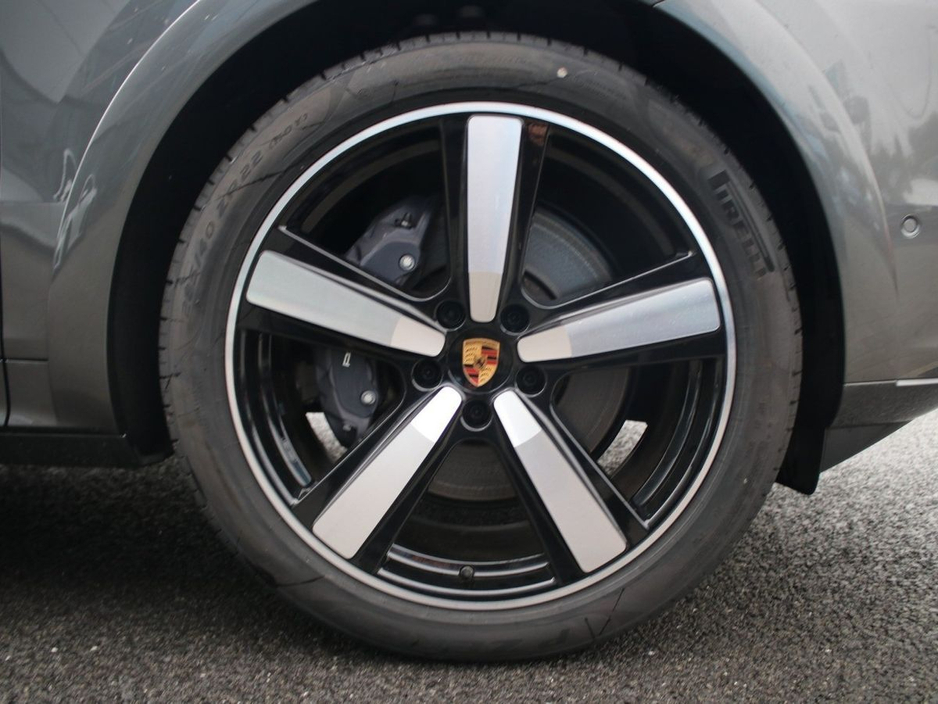 2025 Porsche Cayenne E-Hybrid Coupe €126,000