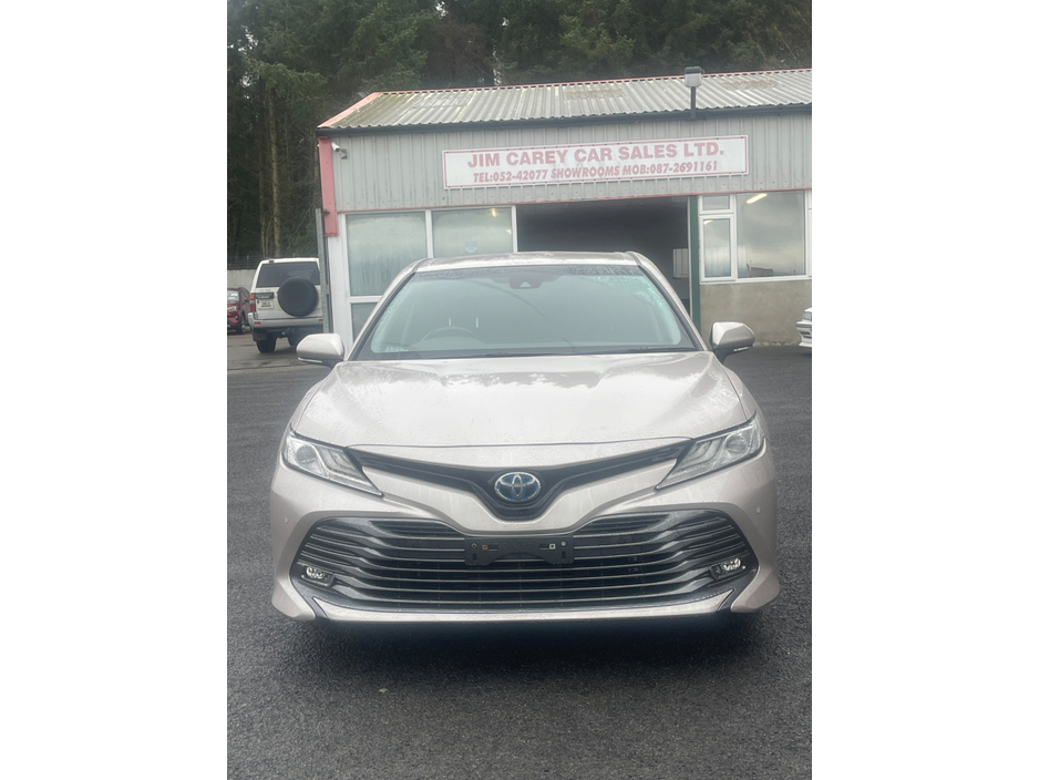 2019 Toyota Camry - image 2