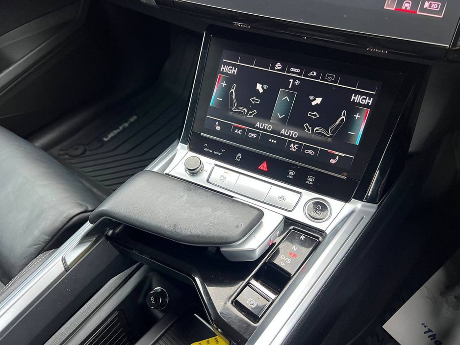 2023 Audi Q8 e-tron E-TRON SPORT 55 QUATTRO // APPLE CARPLAY/ANDROID AUTO // ADAPTIVE AIR SUSPENSION // DUAL ZONE CLIMATE CONTROL €40,950