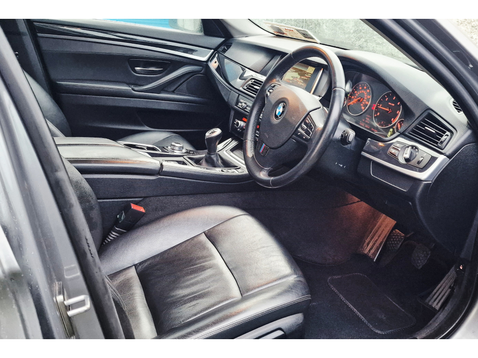 2013 BMW 5 Series - image 5