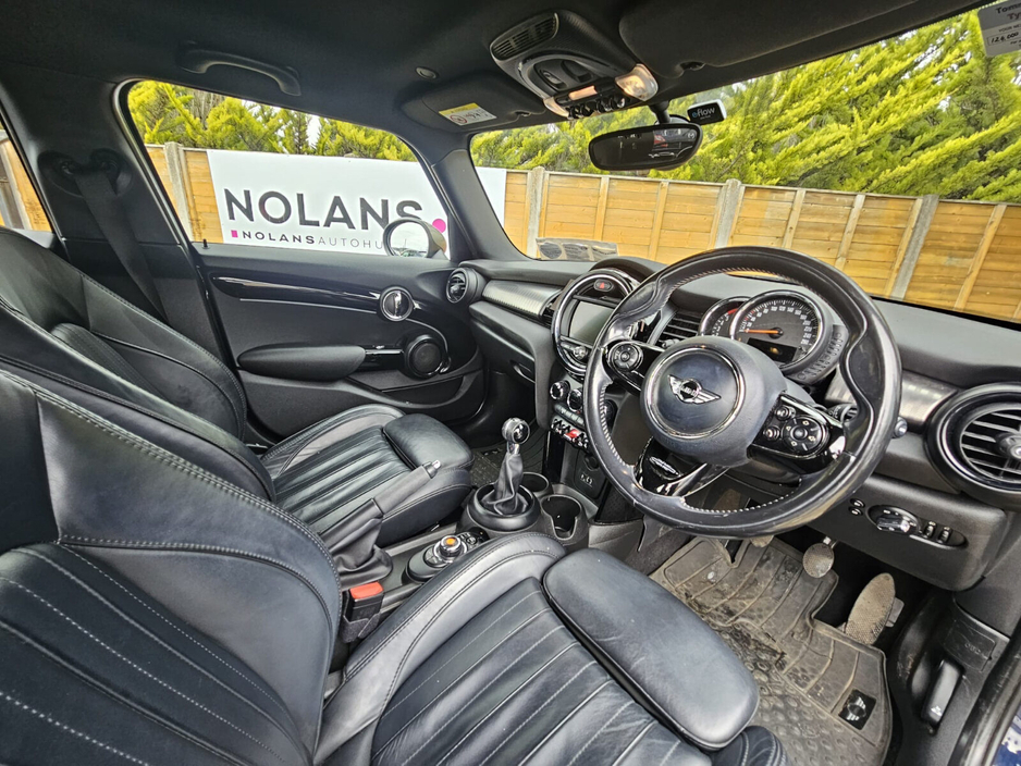 2017 MINI Hatch - image 17