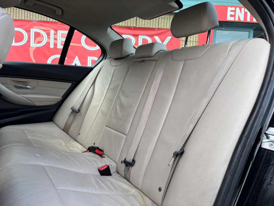 2018 BMW 3 Series - image 12