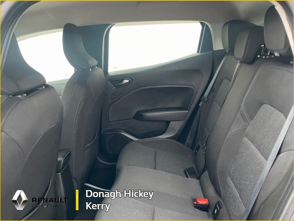 2022 Renault Clio - image 13