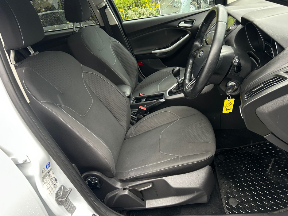 2017 Ford Focus - image 10