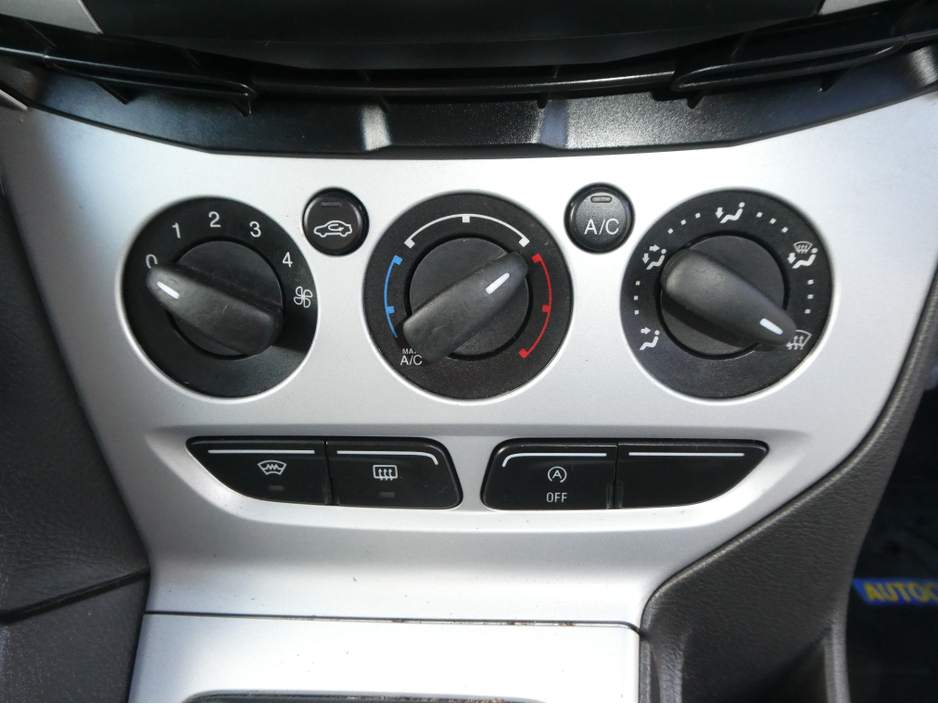 2012 Ford Focus - image 24