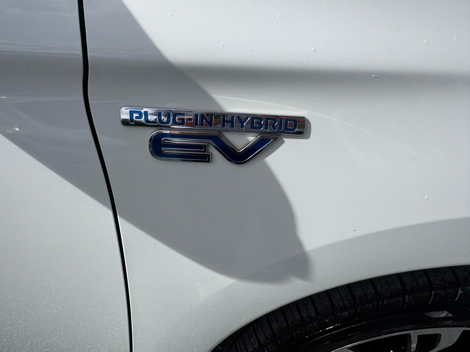 2018 Mitsubishi Outlander - image 11