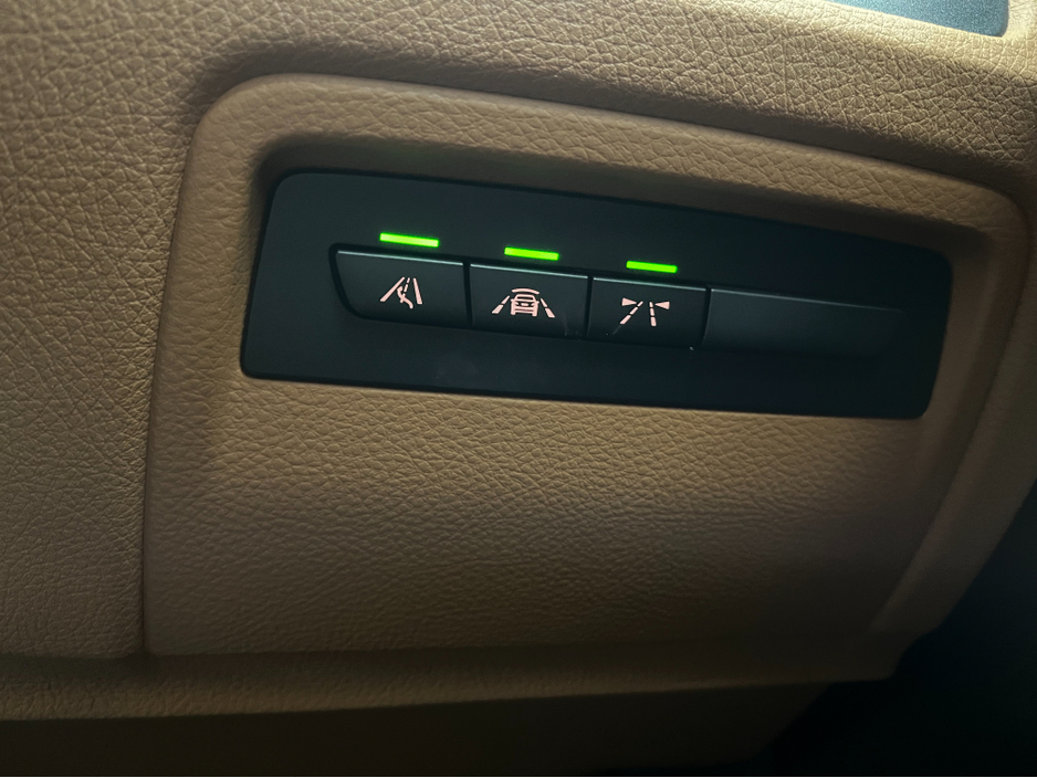 2018 BMW 3 Series - image 13