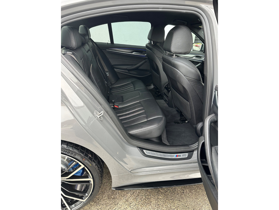 2021 BMW 5 Series - image 22