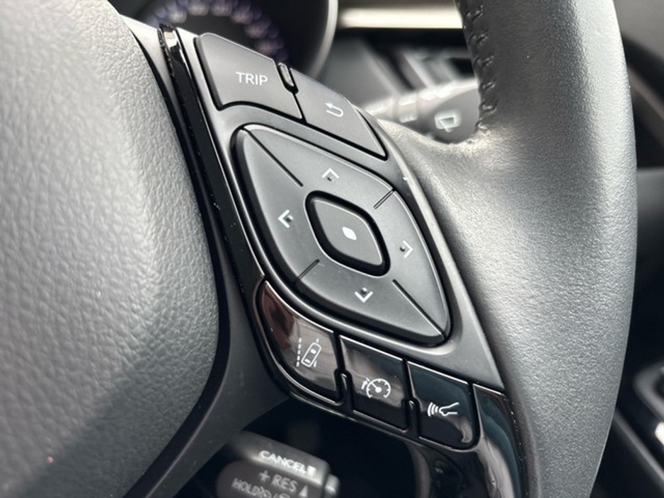 2023 Toyota C-HR - image 15