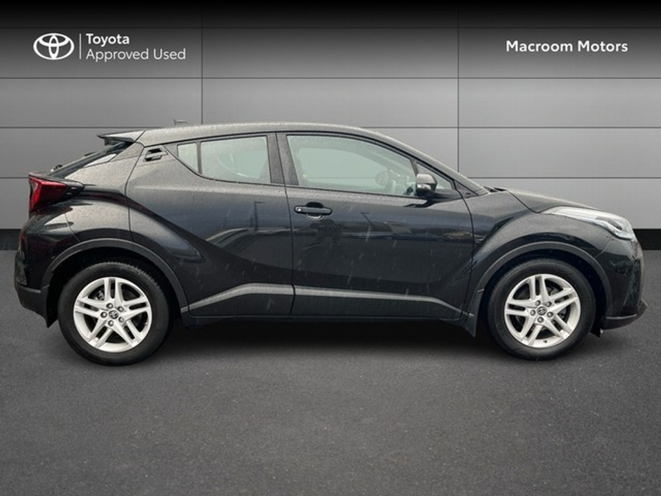 2023 Toyota C-HR  €28,500