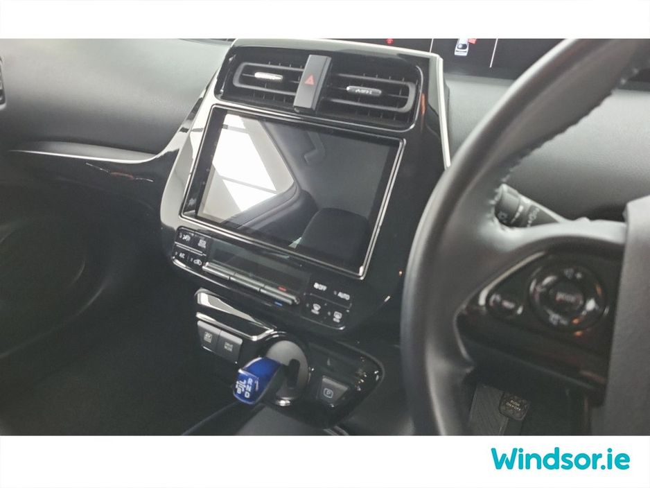 2022 Toyota Prius - image 13