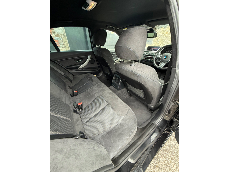 2015 BMW 3 Series - image 19