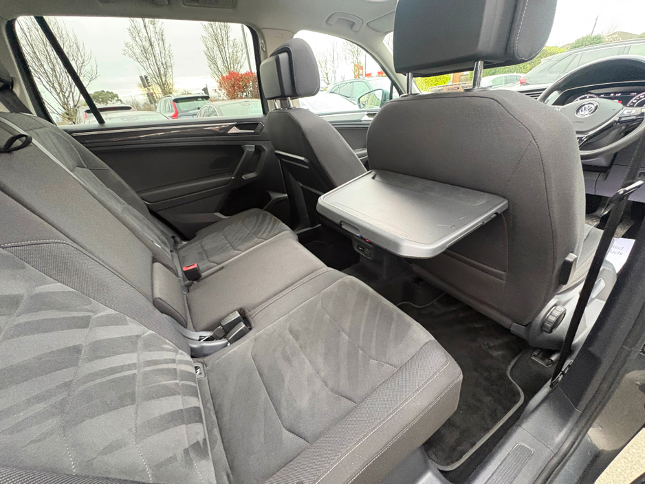 2018 Volkswagen Tiguan - image 19