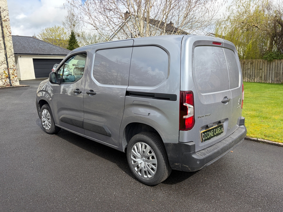 2023 Citroen Berlingo - image 3