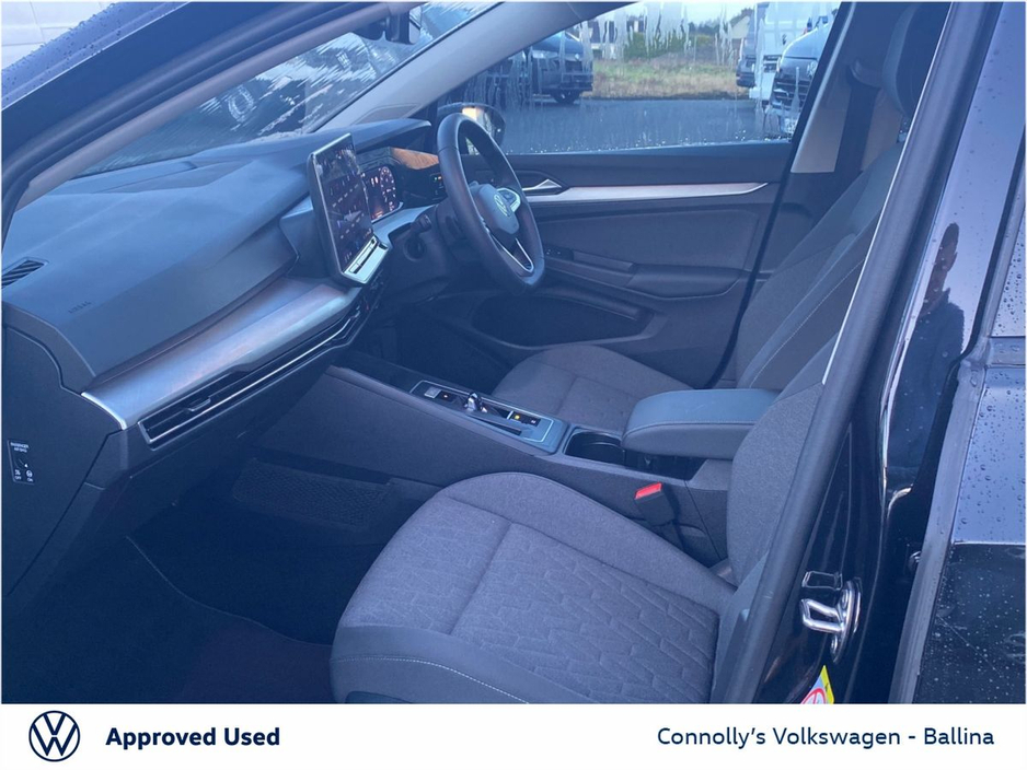 2025 Volkswagen Golf - image 4