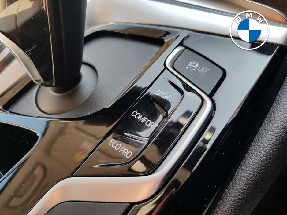 2019 BMW 5 Series - image 16