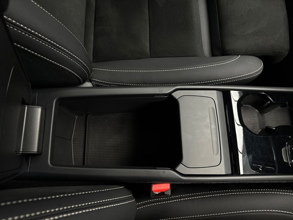 2023 Volvo XC40 - image 20