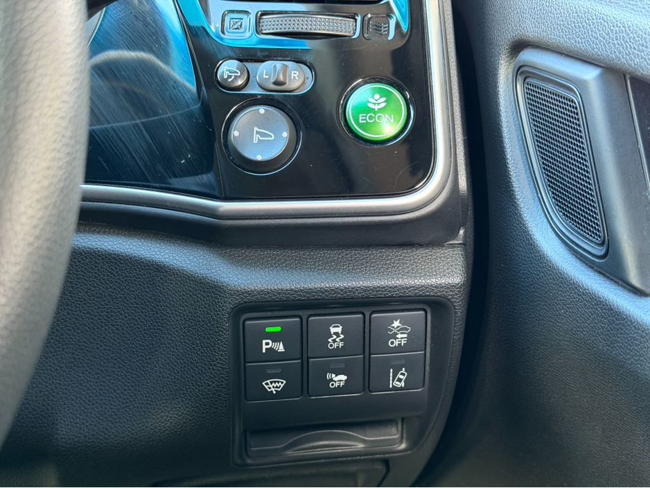 2020 Honda Grace - image 19