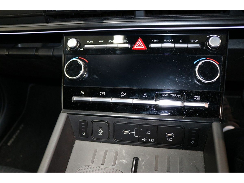 2025 Hyundai Santa Fe - image 9