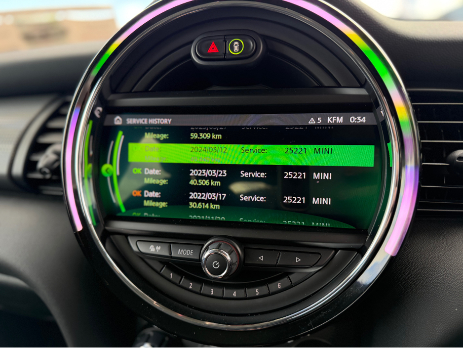 2019 MINI Cooper D - image 24