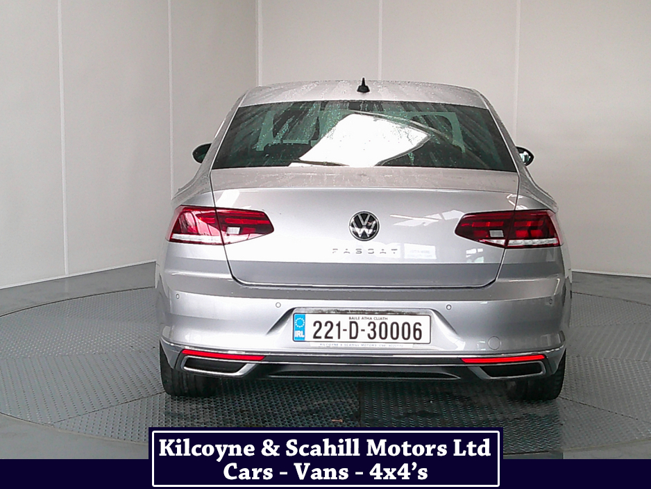 2022 Volkswagen Passat - image 6