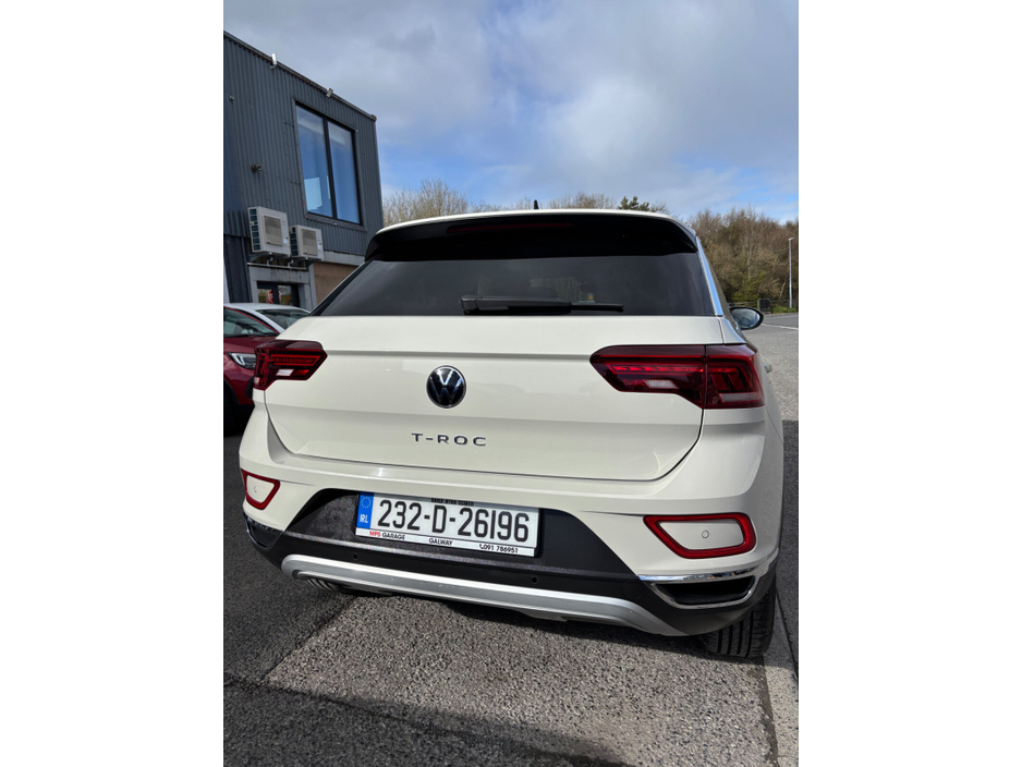 2023 Volkswagen T-Roc - image 11