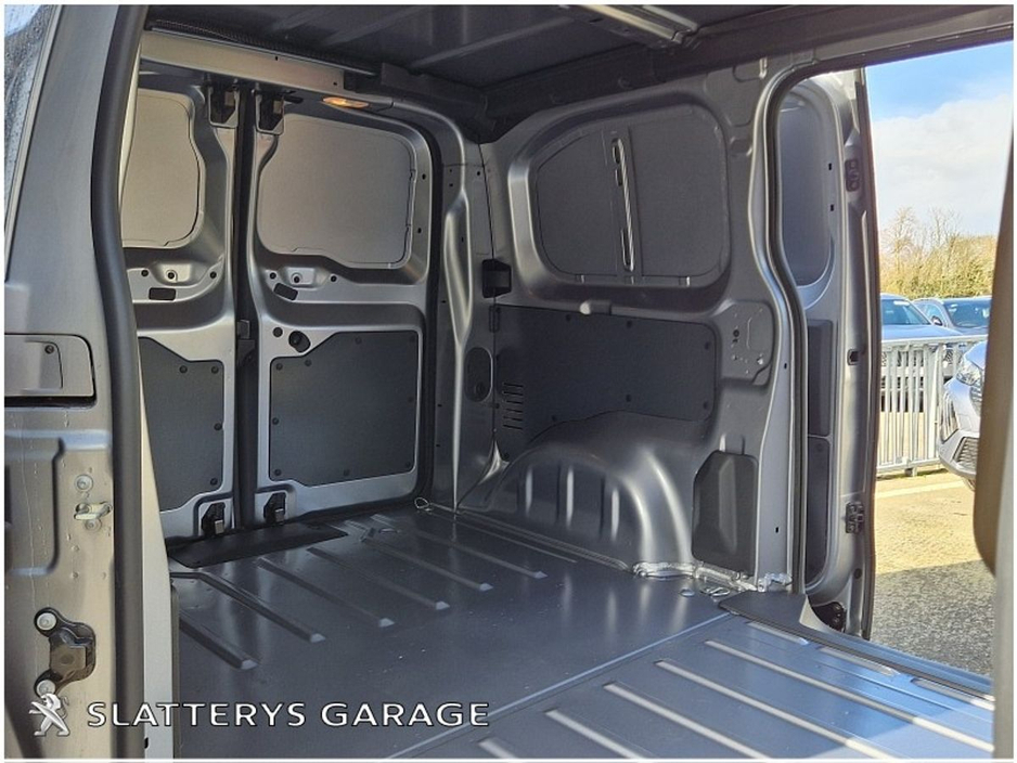 2024 Peugeot Expert - image 7