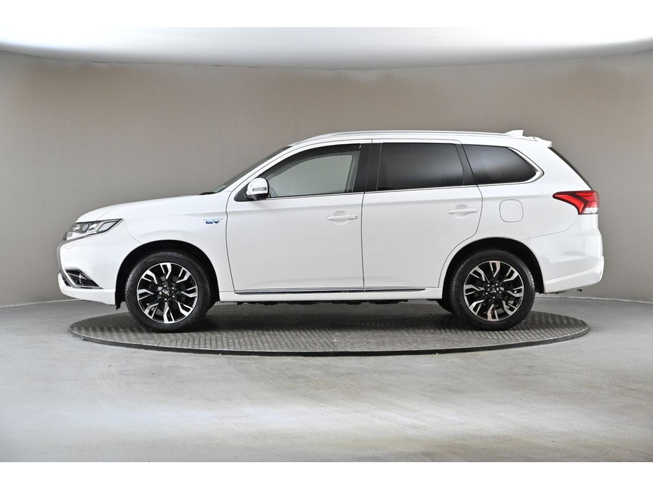 2018 Mitsubishi Outlander - image 5