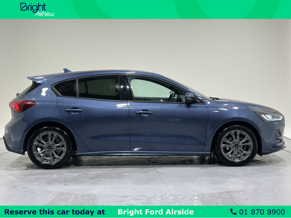 2023 Ford Focus - image 7