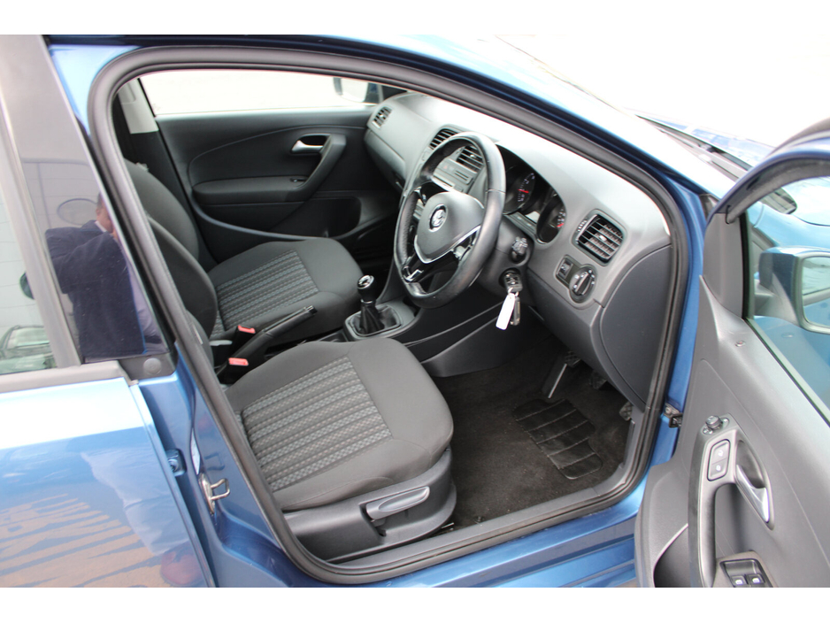 2016 Volkswagen Polo - image 10