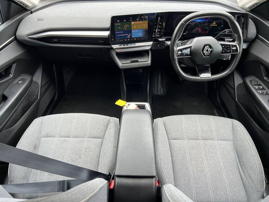 2023 Renault Megane - image 10