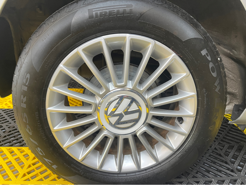 2015 Volkswagen up! - image 21