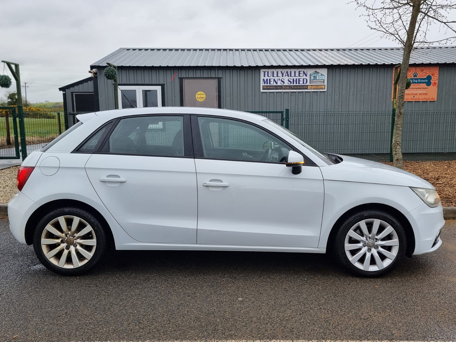 2013 Audi A1 - image 2