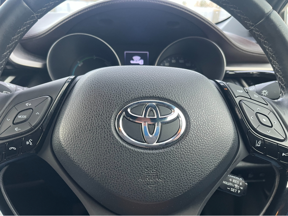 2016 Toyota C-HR - image 11